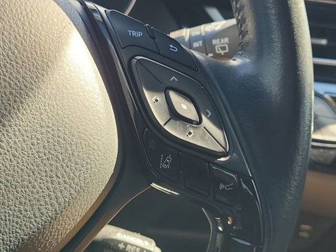 Used 2021 Toyota C-HR XLE image 24