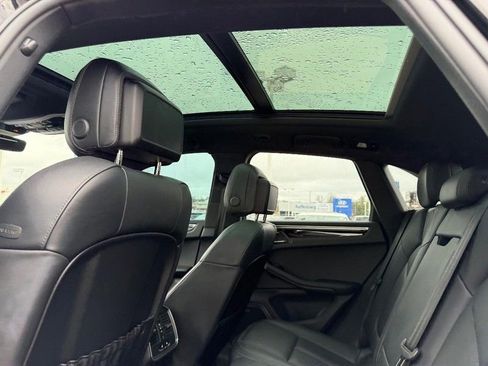 Used 2023 Porsche Macan Turbo image 10