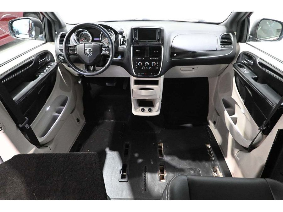 Used 2019 Dodge Grand Caravan SXT FWD image 21