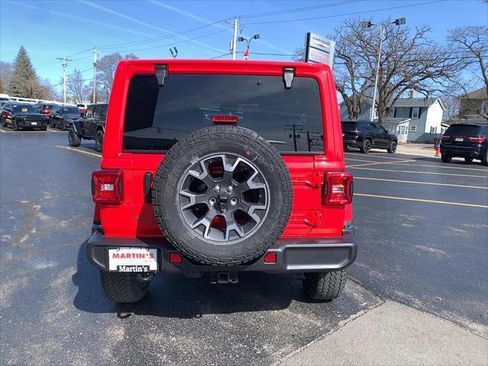 Used 2025 Jeep Wrangler Sahara image 7