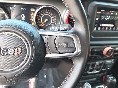 Used 2021 Jeep Wrangler Unlimited Sahara AWD/4WD image 15