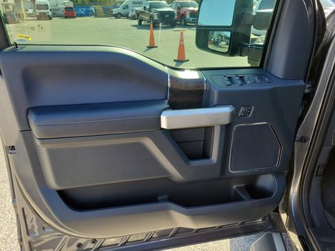 Certified 2022 Ford F350 Lariat w/ Black Appearance Package image 5