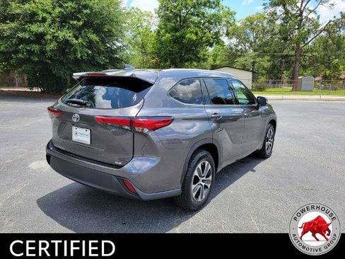 Used 2022 Toyota Highlander XLE FWD image 6