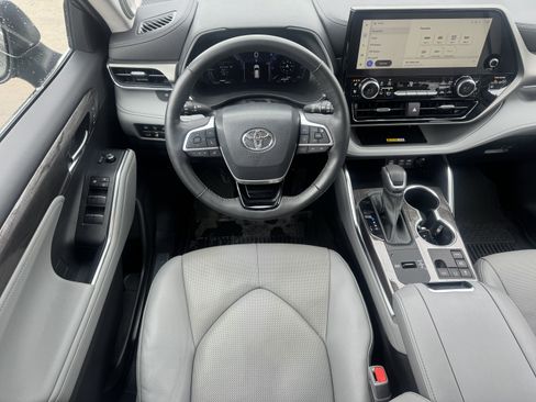 Used 2023 Toyota Highlander Limited w/ Protection Package #3 (TMS) AWD/4WD image 17