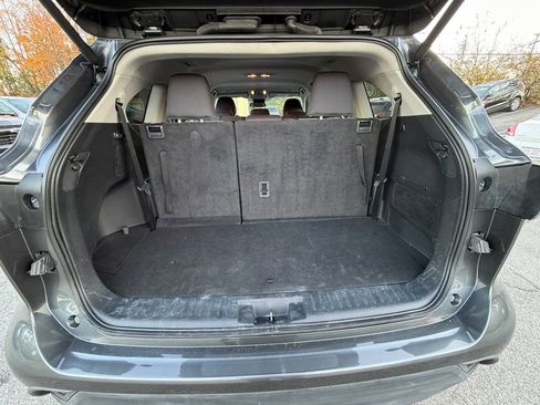 Used 2024 Toyota Highlander LE image 25