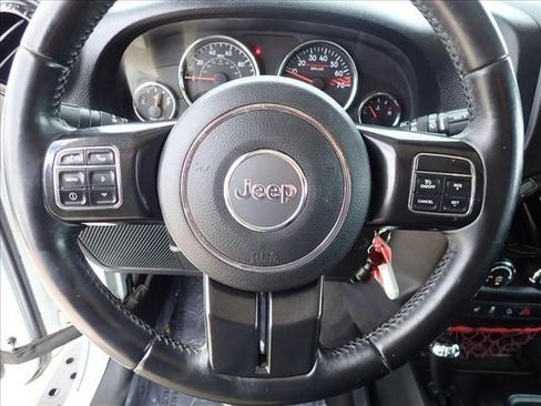 Used 2018 Jeep Wrangler Rubicon AWD/4WD image 12