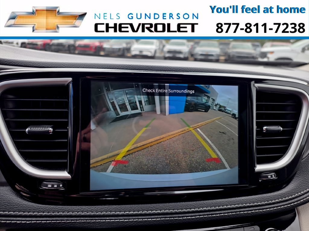 Used 2024 Chrysler Pacifica Touring-L FWD image 28