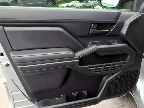 Certified 2025 Toyota Tacoma SR AWD/4WD image 15