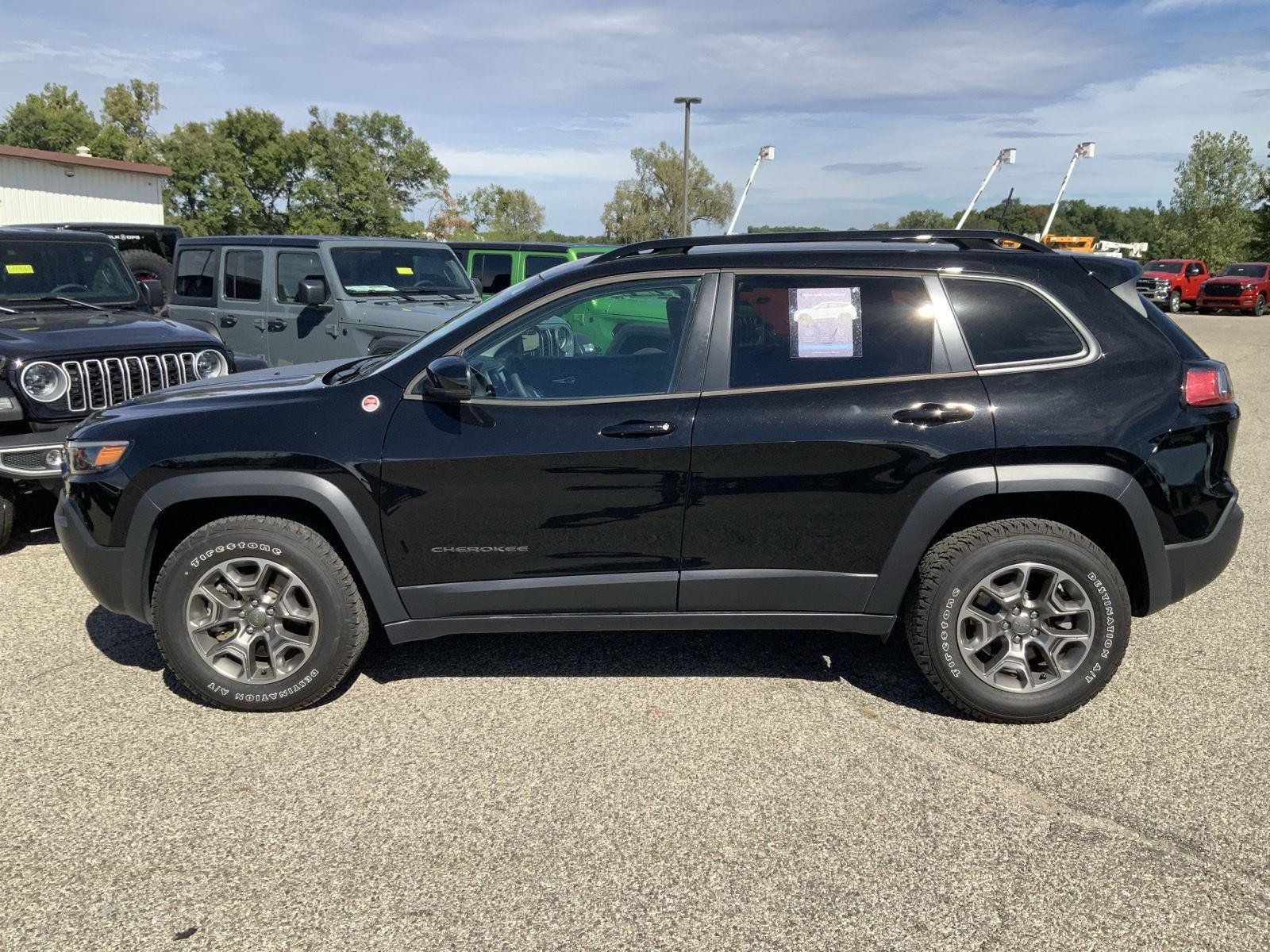 Used 2022 Jeep Cherokee Trailhawk AWD/4WD image 9