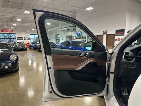 Used 2021 BMW X6 xDrive40i w/ M Sport Package image 11