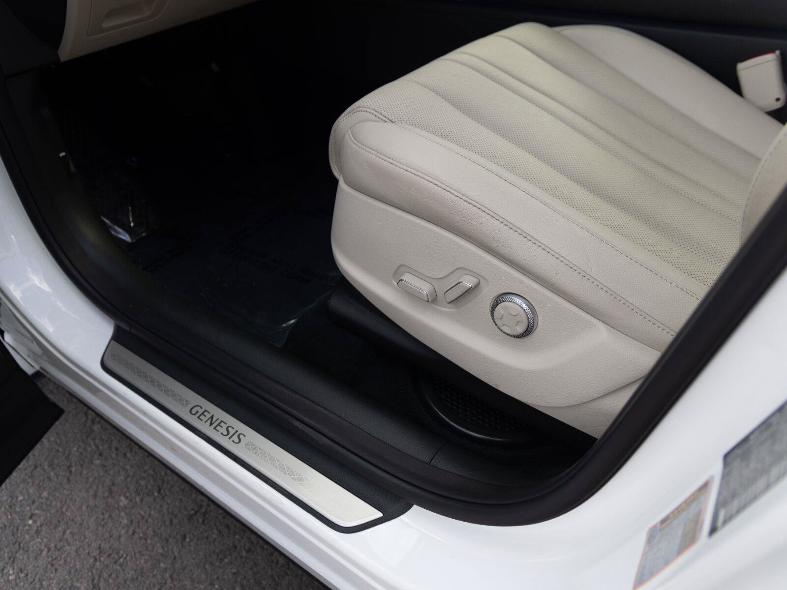 Used 2025 Genesis GV80 2.5T Standard AWD/4WD image 12