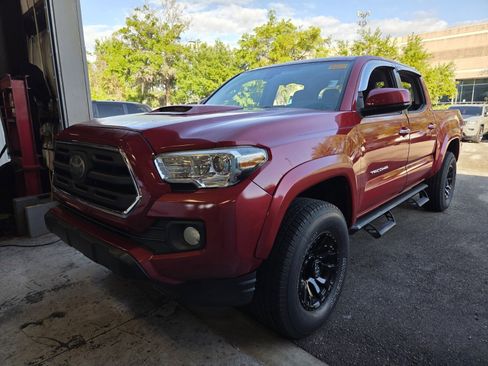 Used 2019 Toyota Tacoma SR5 image 1