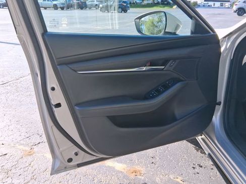 Used 2024 MAZDA MAZDA3 s FWD image 9