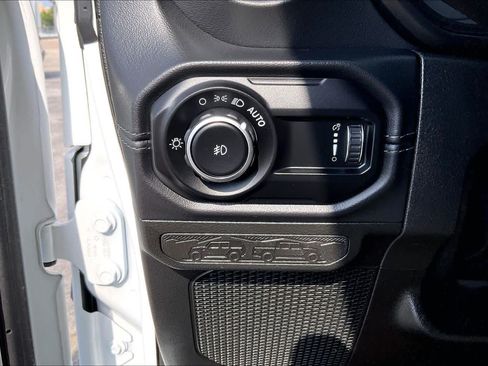 Used 2025 Jeep Wrangler Unlimited Sahara AWD/4WD image 30