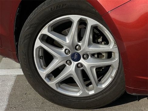 Used 2014 Ford Fusion SE image 9