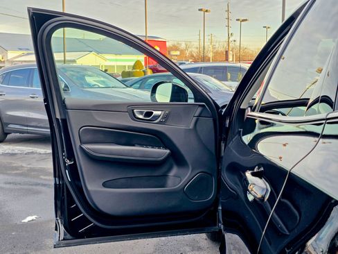 Used 2024 Volvo XC60 B5 Plus image 30