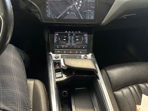Used 2021 Audi e-tron Premium w/ Convenience Plus Package image 22