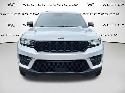 Used 2024 Jeep Grand Cherokee Altitude AWD/4WD image 2