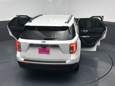 Used 2024 Ford Explorer XLT image 29