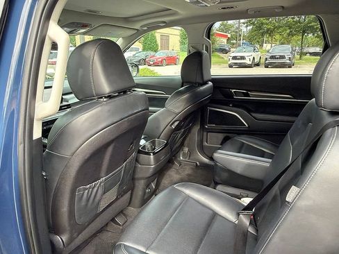 Used 2025 Kia Telluride S FWD image 9