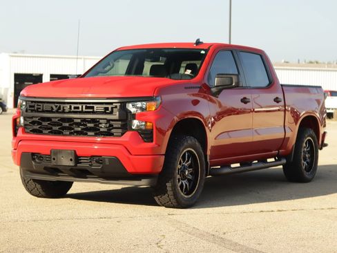 Used 2023 Chevrolet Silverado 1500 Custom AWD/4WD image 3