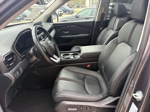 Certified 2025 Honda Pilot Touring image 10