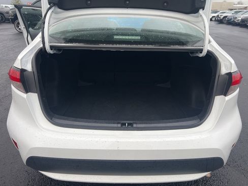 Used 2022 Toyota Corolla LE image 11