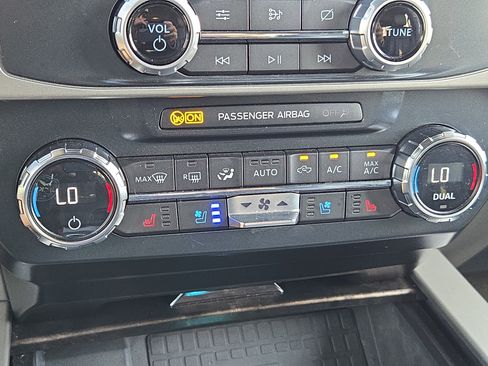 Used 2022 Ford F350 Lariat w/ Lariat Ultimate Package image 30