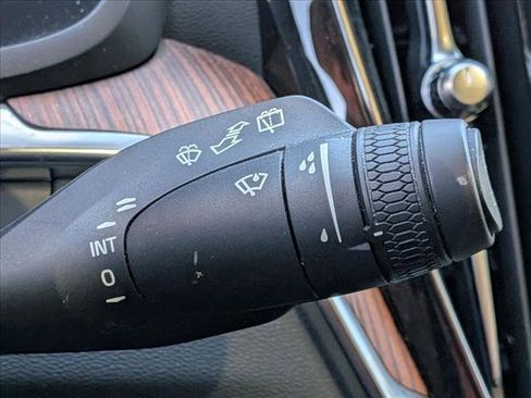 Used 2023 Volvo V60 B5 Cross Country Plus image 10