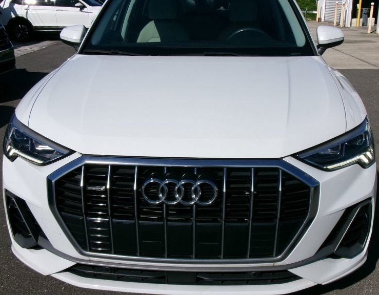 Used 2023 Audi Q3 2.0T Premium w/ Convenience Package AWD/4WD image 2