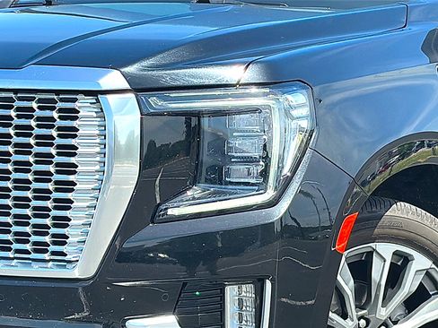 Used 2021 GMC Yukon Denali w/ Denali Premium Package image 4