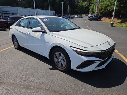 Used 2024 Hyundai Elantra SE