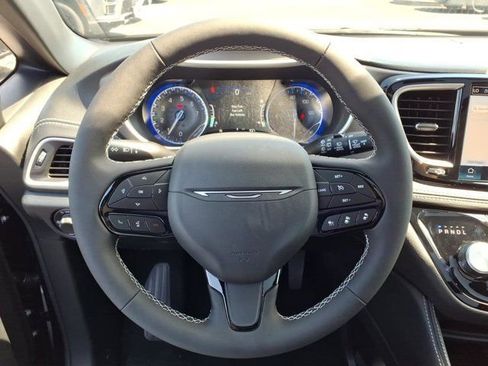 New 2027 Chrysler Pacifica Limited FWD image 12