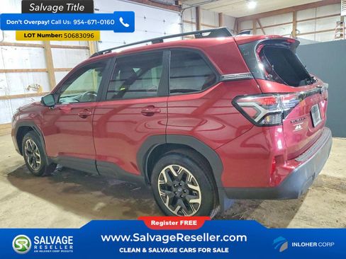 Used 2025 Subaru Forester Premium AWD/4WD image 3