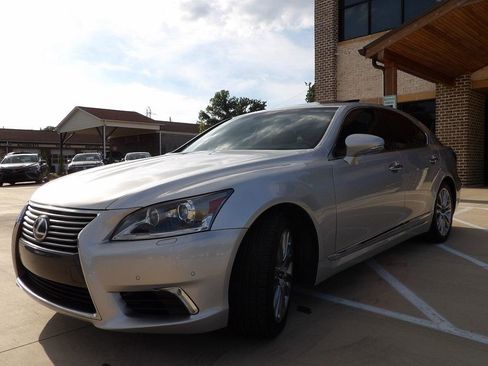 Used 2014 Lexus LS 460 w/ Comfort Package RWD image 9