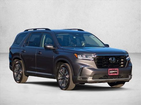 New 2025 Honda Pilot Touring image 7