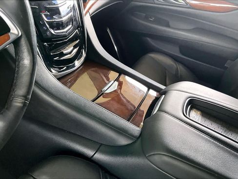 Used 2017 Cadillac Escalade Luxury AWD/4WD image 14