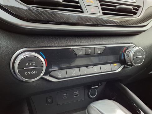 Used 2024 Nissan Altima 2.0 SR image 17