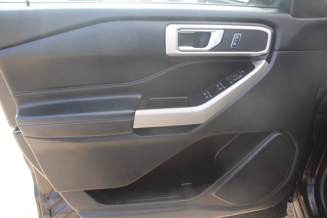 Used 2022 Ford Explorer XLT AWD/4WD image 19