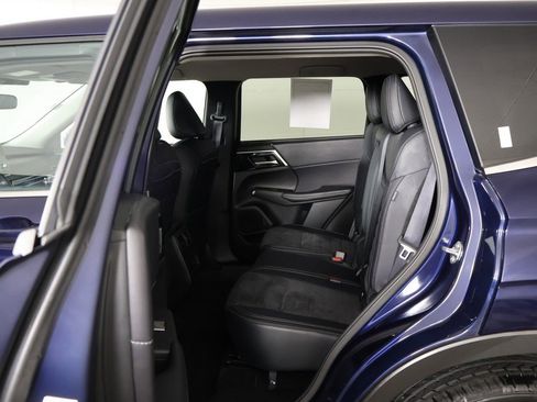 Used 2024 Mitsubishi Outlander SE image 33