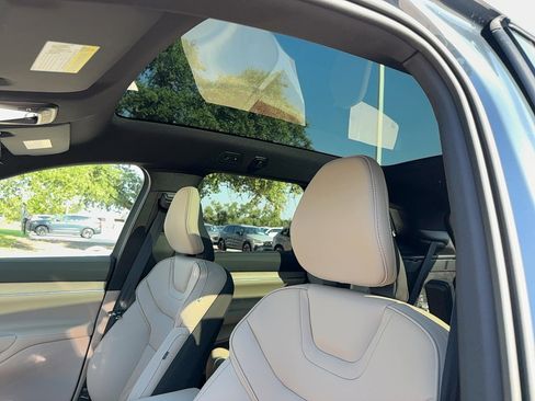 Used 2025 Volvo EX90 Plus w/ Protection Package Premier image 12