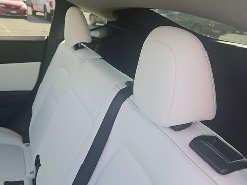 Used 2021 Tesla Model Y Long Range image 12