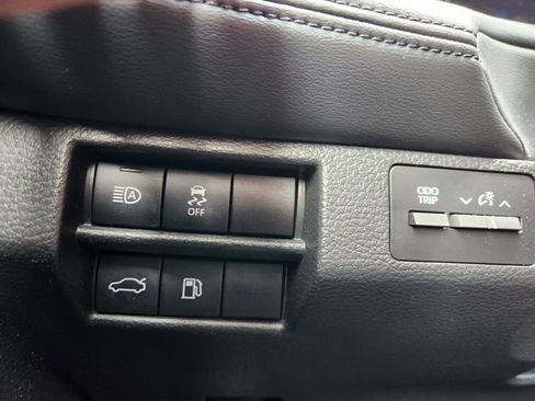 Certified 2022 Toyota Avalon XLE image 21