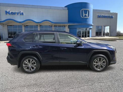 Used 2022 Toyota RAV4 XLE Premium AWD/4WD image 5