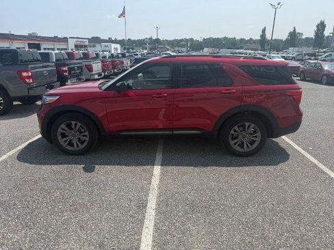 Certified 2022 Ford Explorer XLT w/ Equipment Group 202A AWD/4WD image 5