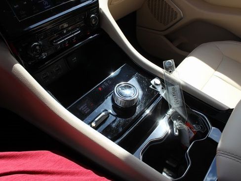 Used 2022 Jeep Grand Cherokee Limited image 11