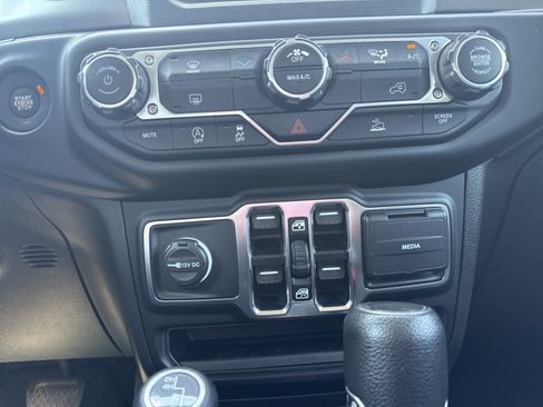 Used 2023 Jeep Gladiator Sport AWD/4WD image 15
