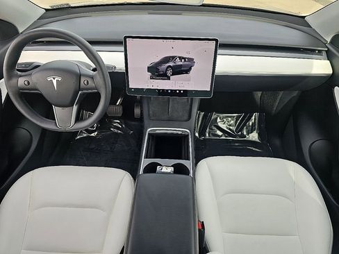 Used 2022 Tesla Model Y Long Range image 24
