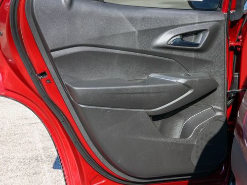 Used 2025 Chevrolet Trax LT FWD image 11