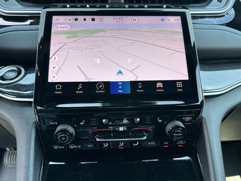 Certified 2022 Jeep Grand Cherokee Trailhawk w/ Advanced Protech Group II AWD/4WD image 11